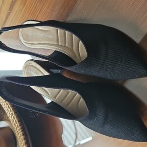 Adrienne Vittadini Black and Tan Platform Sandals